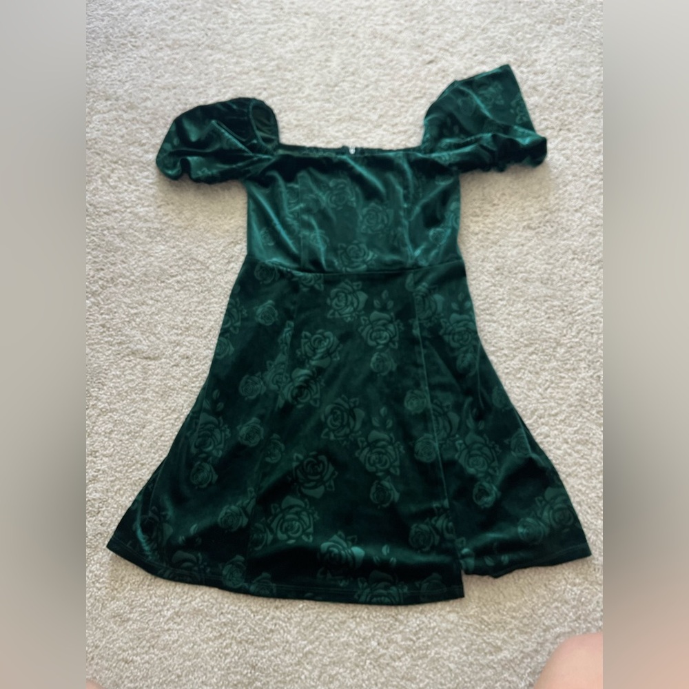 FLAWED- Francesca’s Green Dress Size XS